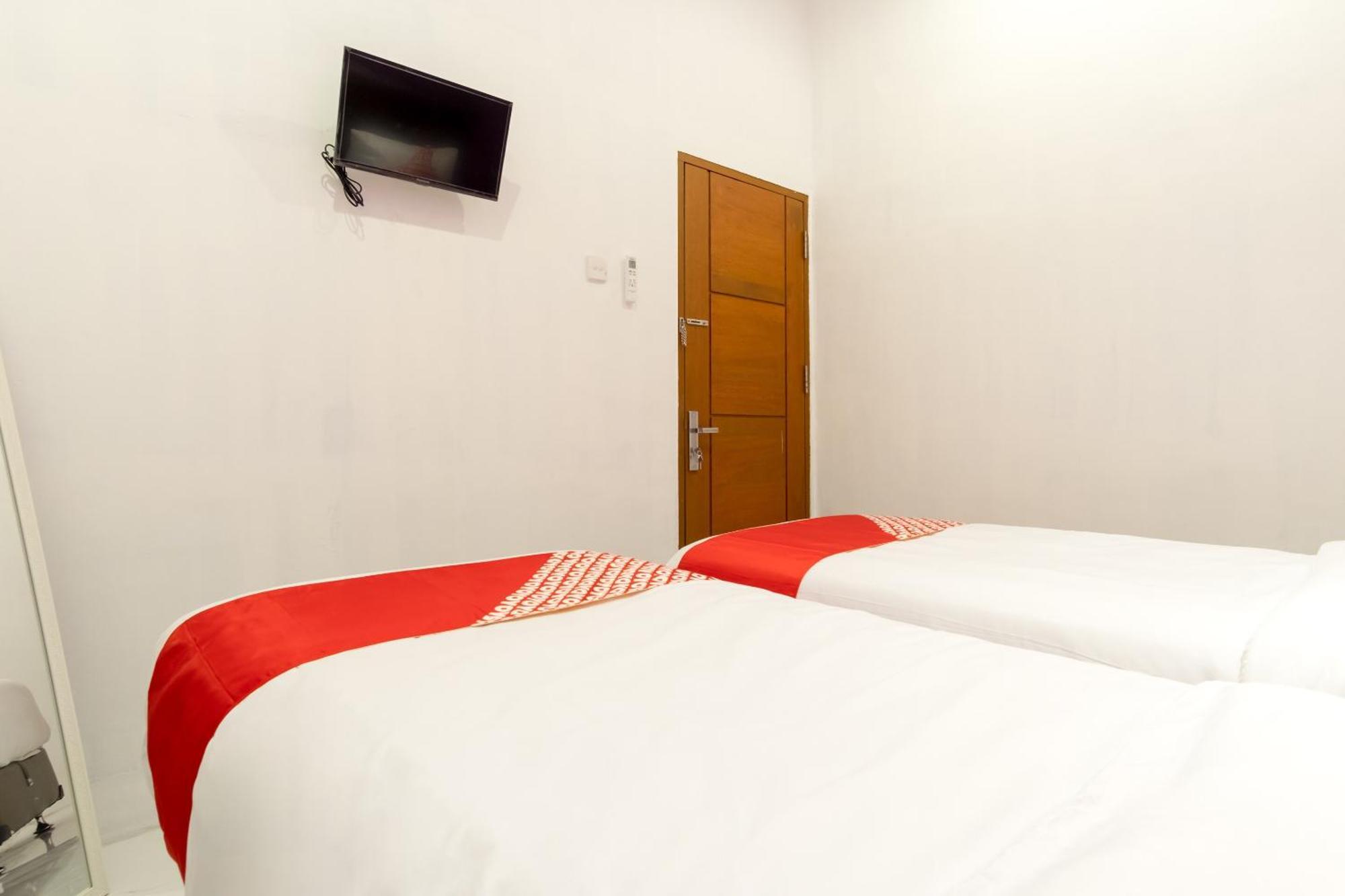 Super Oyo 839 Royal Guest House Медан Экстерьер фото