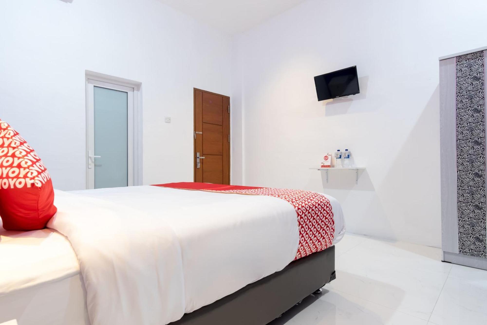 Super Oyo 839 Royal Guest House Медан Экстерьер фото