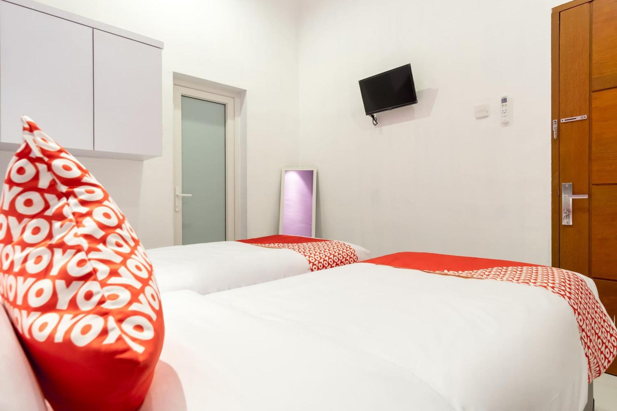 Super Oyo 839 Royal Guest House Медан Экстерьер фото