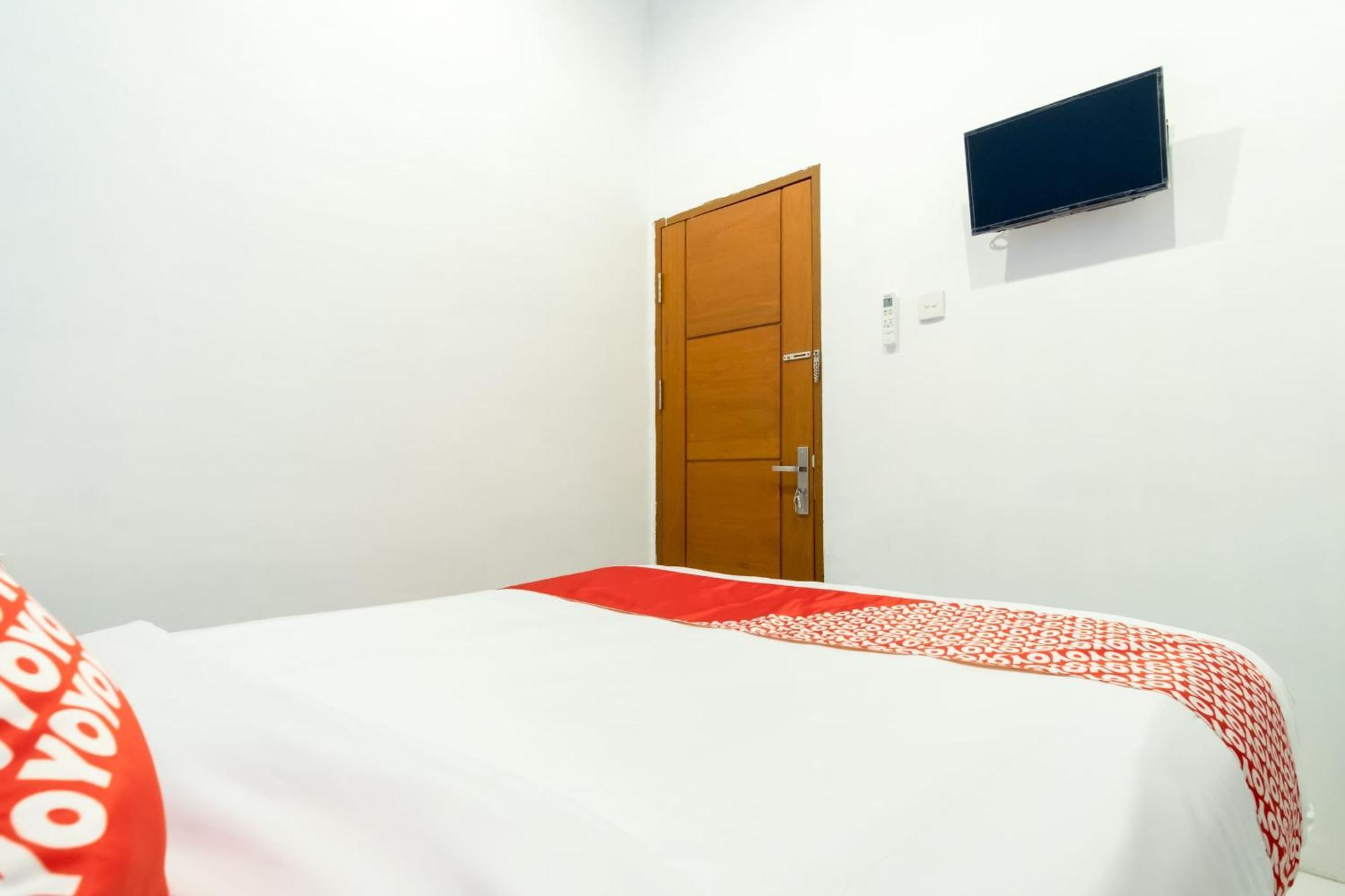 Super Oyo 839 Royal Guest House Медан Экстерьер фото